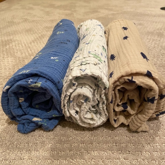 ••3 Muslim Swaddle Blankets - Picture 3 of 5